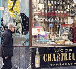 Foto: P. de Grenet Aparador d'una botiga antiga de begudes